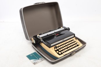Vintage Sears Forecast 12 Portable Typewriter With Carry Case