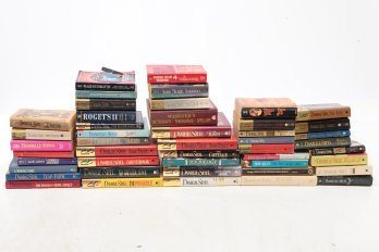 Huge Daneille Steel Hardcover & Soft Cover Books W/ A Few Other Miscellaneous Books.