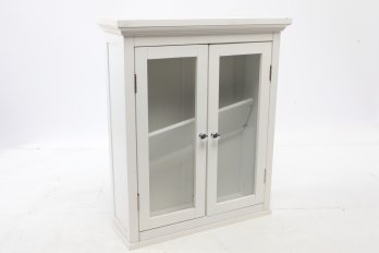 Beautiful 2 Door White Cabinet 18x24' In Excellent Condition.
