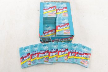 1992 Topps Baseball Wax Box W/ 36 Sealed Packs, Loaded W/ Stars & HOF Players Plus Rookies.