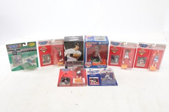 Assorted Starting Lineup Figures: Terrell Brandon-David Robinson-Frank Thomas-Cliff Robinson-Barry Sanders