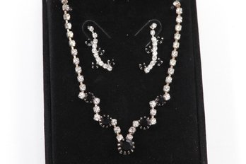 Vintage WHITE & BLACK GLASS RHINESTONE Necklace And Earrings Set