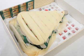 Hallmark Keepsake Ornament Club Exclusive 'Christmas At Last' Countdown Calendar