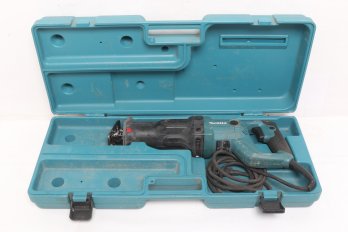Makita Reciprocating Saw With Case - Working
