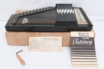 Vintage Oscar Schmidt OS21C Classic 21-chord Autoharp With Box