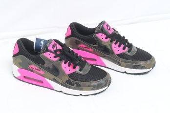 Nike Air Max Woman's  Sneakers New Without Box Size 8.5