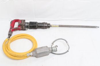 Pneumatic Chipping Hammer - Working