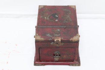 Antique Chinese Lacquered Flip-up Travel Shaving/jewelry Box