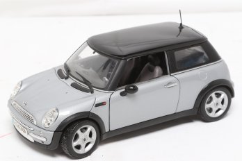 Maisto 1:18 Scale Diecast Model Of A Mini Cooper In Silver
