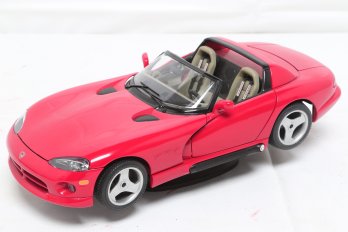 Bburago 1:18 Scale Diecast Model Of A 1992 Dodge Viper RT/10 In Red