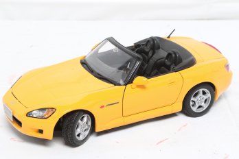 Maisto 1:18 Scale Diecast Model Of A Honda S2000 In Yellow