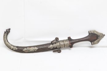 Antique Islamic Curved Blade Dagger