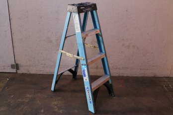 Werner 4' Ladder (Model FS104) Heavy Duty 250lbs Capacity