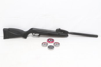 Gamo Swarm Whisper .22 Cal Pellet Rifle Gun W/4 Tins Of .22 Pellets