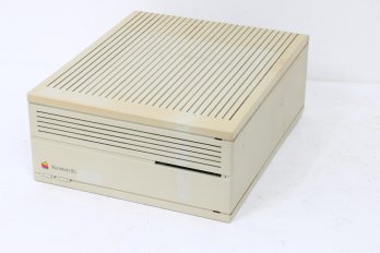 Vintage MACINTOSH IIci Computer M5780