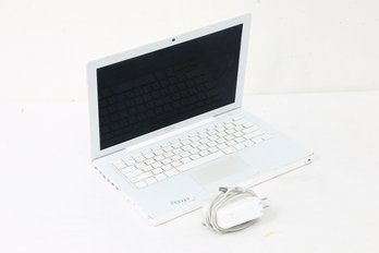 APPLE MacBook A1181 Laptop Computer - See Images For Specs And Battery Performance