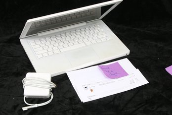 APPLE MacBook A1181 Laptop Computer - See Images For Specs And Battery Performance
