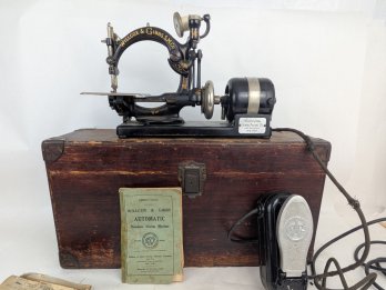 Wilcox & Gibbs Antique Sewing Machine In Case