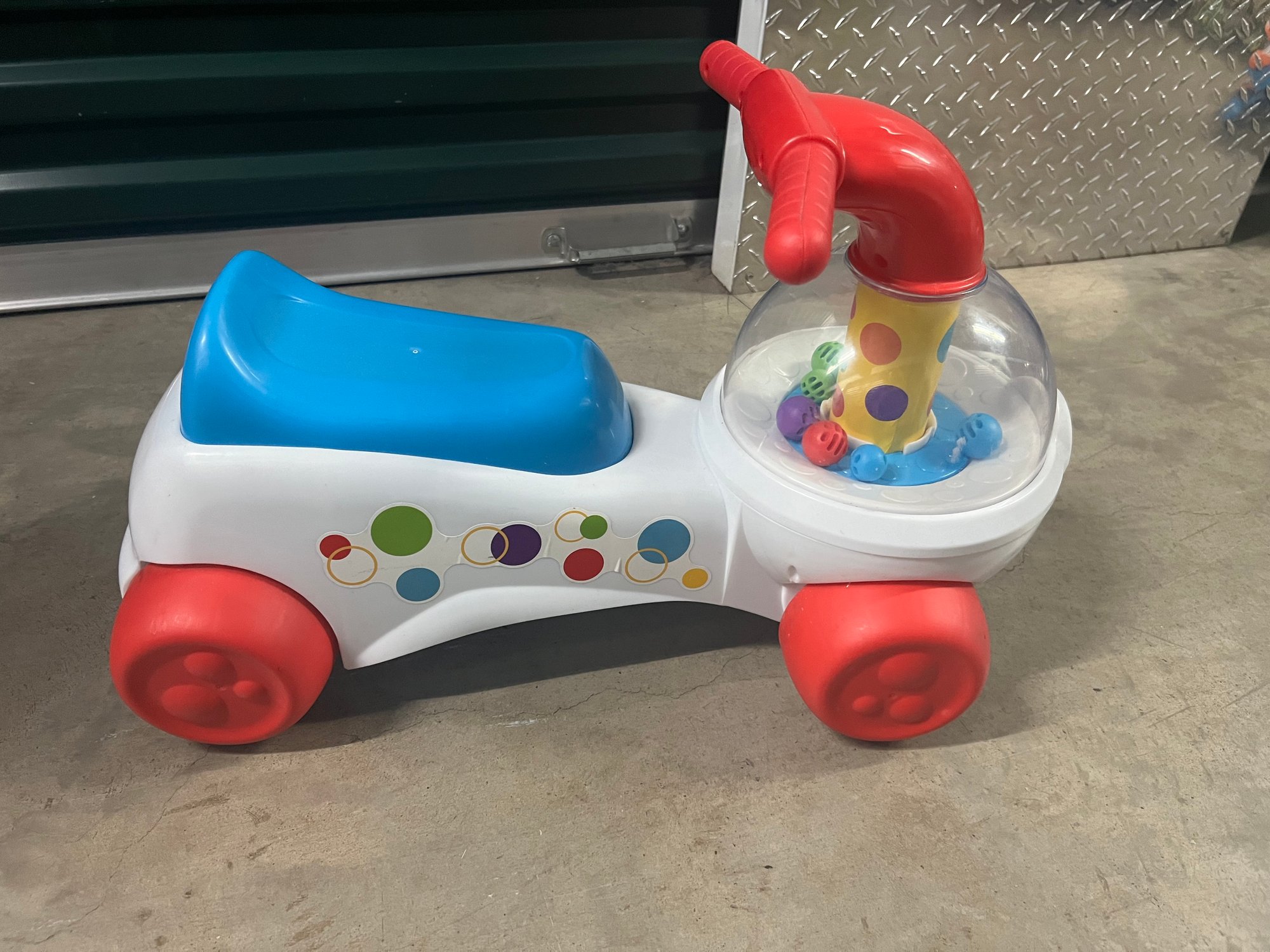 Fisher-Price Ride-On Classic Pop-Corn Popper Balls POP As You Ride ...