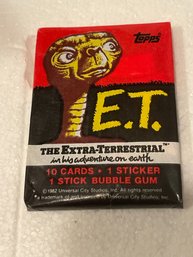 1982 Topps E.T. The Extra-Terrestrial - 1 Sealed Wax Pack