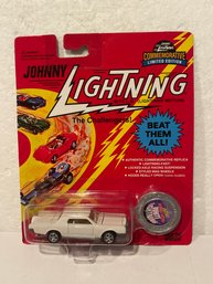 Johnny Lightning CHASE Custom Ford Thunderbird WHITE LIGHTNING Commemorative Car
