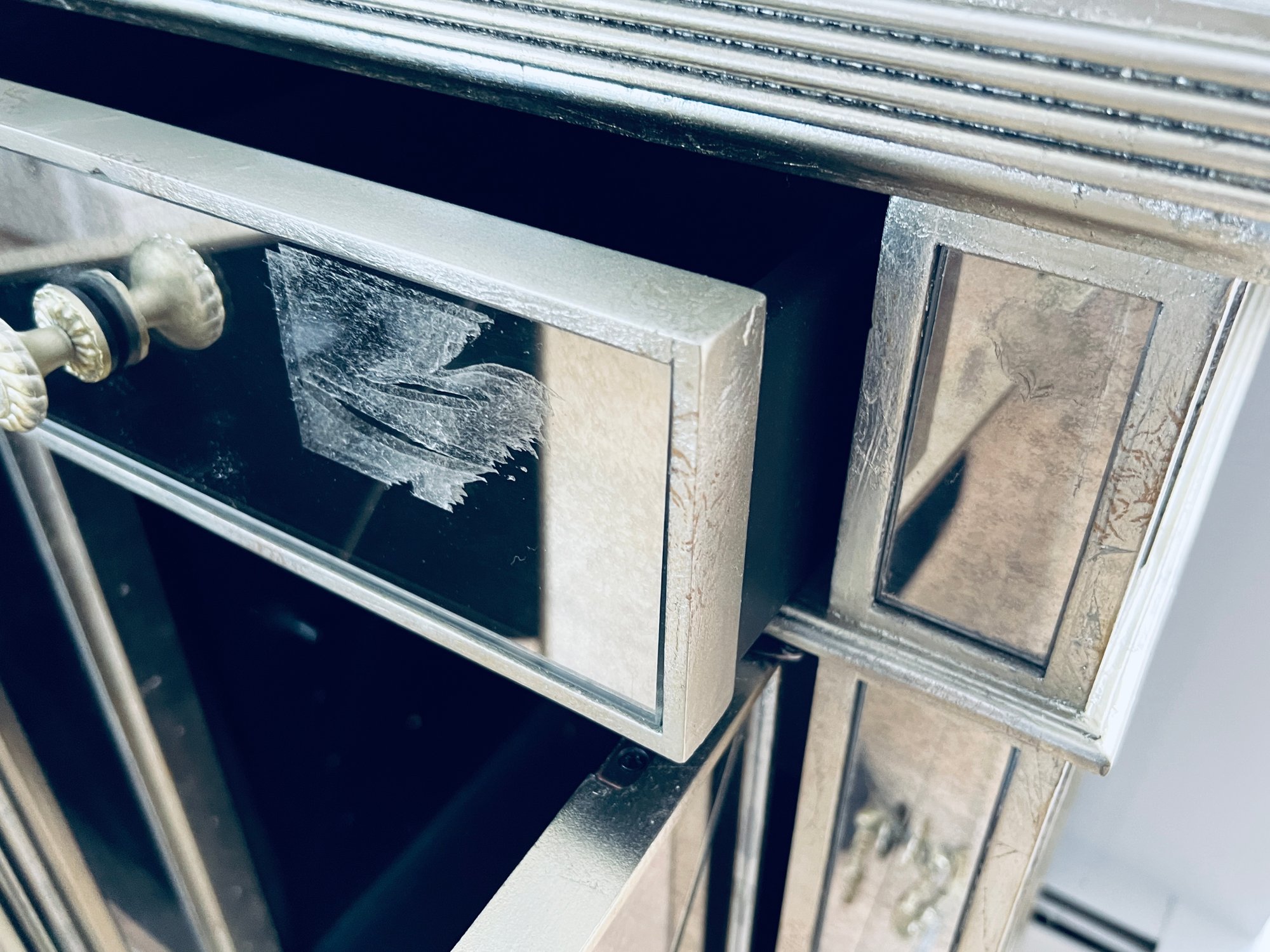【週末セール】【3Dアート】KOMPOSITION 607 ZS Wood Art Company Beveled Mirror & Wood Three Drawer, Four Door