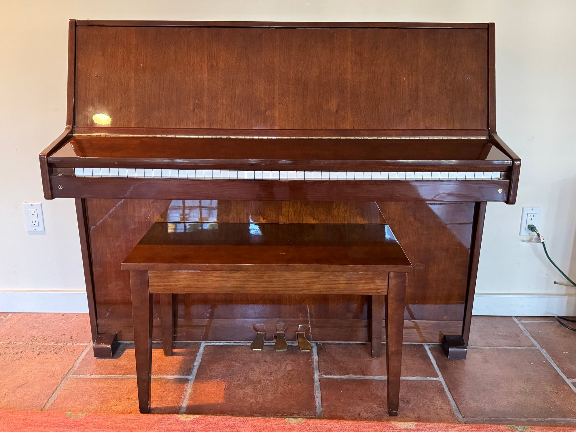 Young Chang Piano With Bench - Lacquered Wood - 1326679 - Professional ...