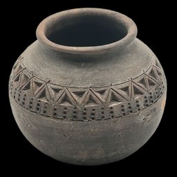 Native American Navajo Pot Incised With Geometric Design, 6' Diam. X 5'H, Age???