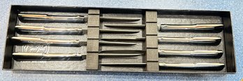 8 Pcs Boxed Set Of High Quality Towel Carvel Hall Steak Knives, Each 85'L, As Pictured