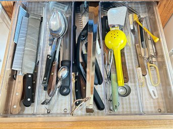 Kitchen Drawer Rt Of Stove - Quality Cutlery And More, As Pictured