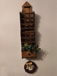 2 Small Miscellaneous Wall Decor