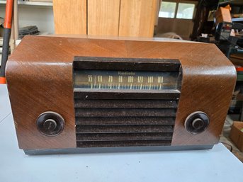 Vintage Radiola Radio Record Player Combo Wood Case Turntable Untested