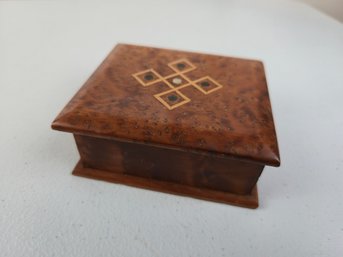 Birdseye Maple Wooden Keepsake Box With Abalone Shell & Parquetry Inlay – 4'