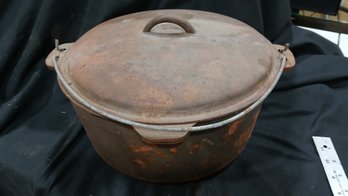 No Name Cast Iron Lidded Dutch Oven - 12' Diameter  Needs Seasoning