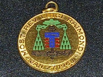 Gold: 18K Pendant -  ' Rev. Luigi Raimondi 01/27/1968 '     10g ,  0.32 Ozt, 6.4 DWT  B