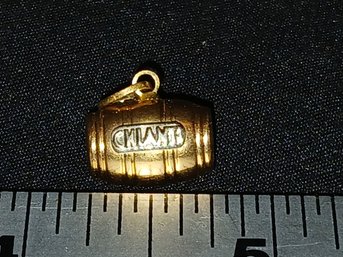 Gold: 18K - Chianti Pendant - Barrel - Marked '750' With Hallmark Saying '96VI'  - 2.0G , 0.065OZT, 1.3 DWT