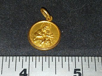 Gold:  18K  -Round Pendant - Bleeding Heart & Madonna & Child - Marked '750' - 4.0g, 0.13ozt, 2.6DWT