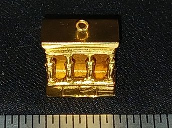 Gold: 18K Very Detailed Charm/Pendant - Temple W/statues, Marked '750' Hallmarked A68, 5.4g, 0.175ozt, 3.5dwt