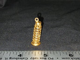 Gold: 18k,Pendant/Charm Leaning Tower Pisa, Intricate Design,Marked '750', 'Uno A.R' &1AR-4g, 0.125ozt, 2.5dwt