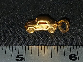 Gold: Marked 750 - Hallmarked 319VI Volkswagon Pendant / Charm - 2.4g, 0.075ozt, 1.5dwt