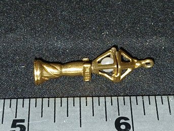 Gold: Marked 14 K -Lamp Post W/pearl Inside & It Opens, Corner -Bourbon & Conti Sts. - 3.6g, 0.115ozt, 2.3DWT
