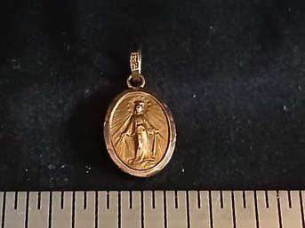 Gold:  Marked 333 - (8K)  Oval Miraculous Medal Religious Pendant, French Augis 0.7g, 0.025ozt,0.5DWT