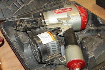 MAX Cn-h601z Pneumatic Nail Gun With Magazine