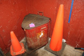 Flammable Rag Bin Model 921-fl, 5 Total Danger Cones
