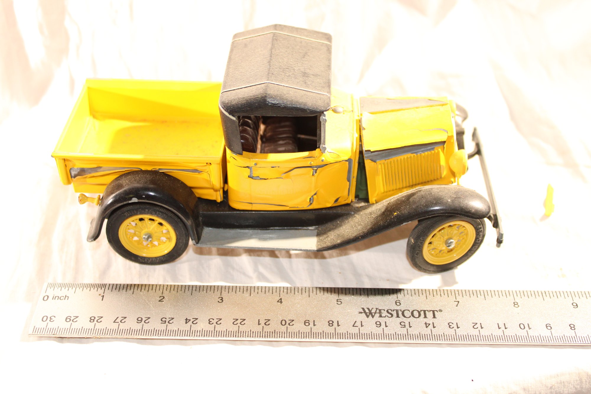 Vintage TRUCK (early ) Hubley Toys, Lancaster Pa. Yellow Steerable