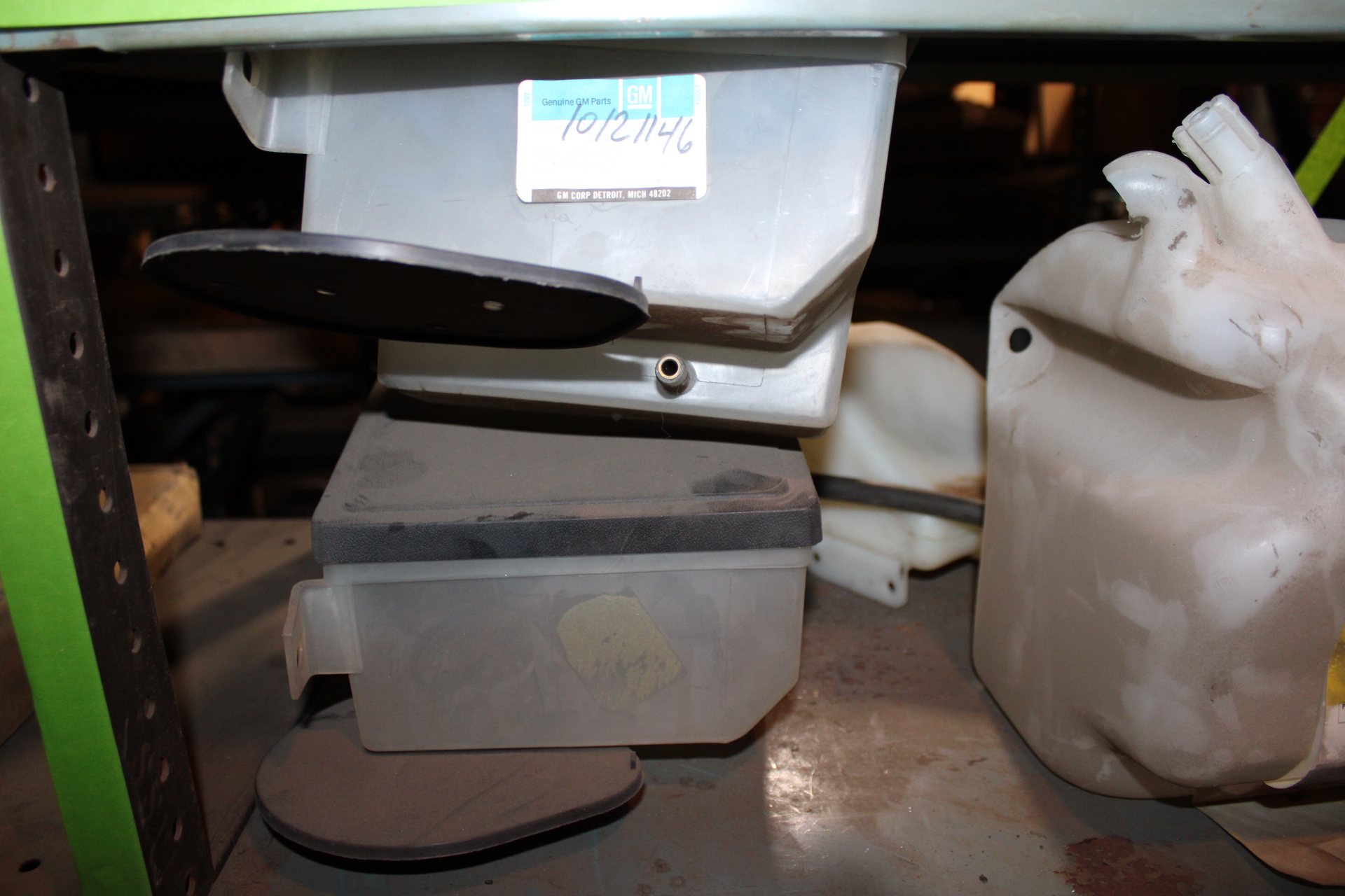 Reservoir Tanks Automotive, Repair Shop, Garage 6542