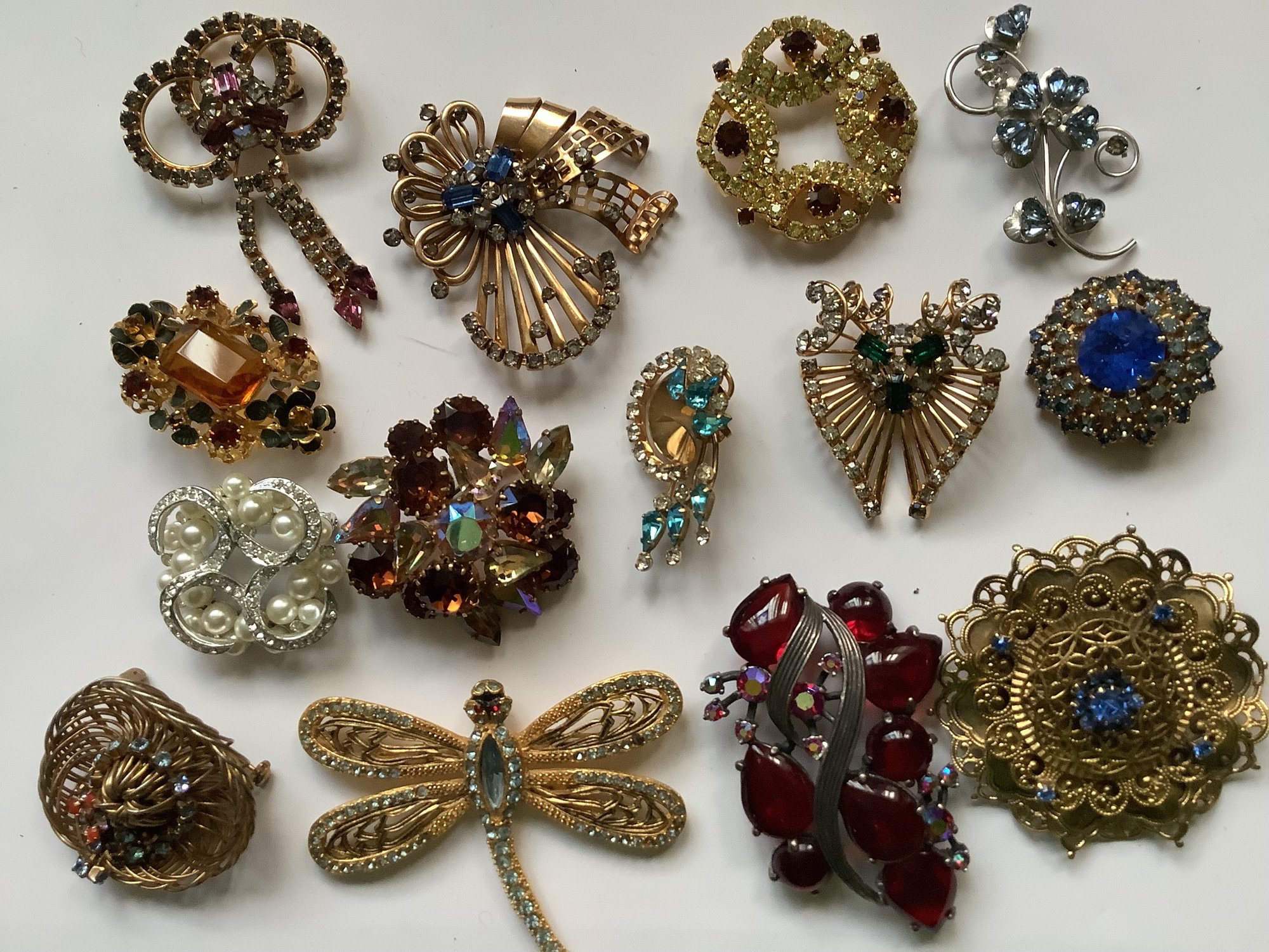 Vintage Costume Jewelry Lot - 7 Assorted Brooches (Signed & Unsigned) In Good Pre-Owned Condition