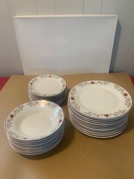 34 PIECE DISH SET
