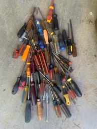 LOT OF TOOLS SCREWDRIVERS
