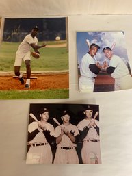 MLB OFFICIAL PHOTOS / 1 SIGNED AS SHOWN